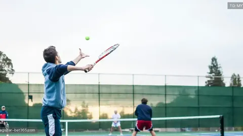 张雪峰无锡马拉松展现“轻松跑姿”，全程尽显“娱乐”魅力